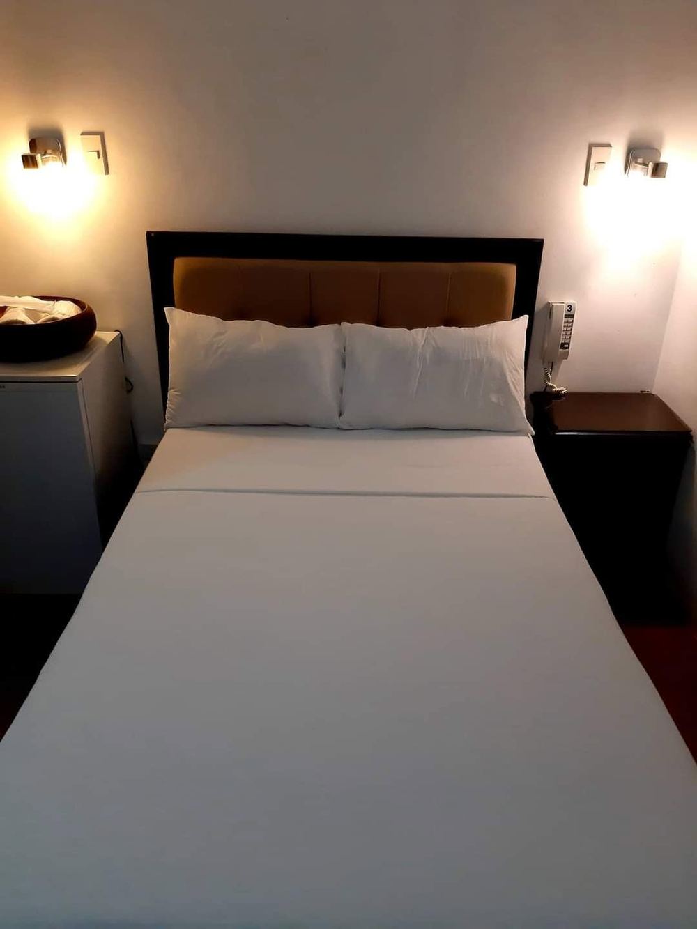 Double room with wall lamps